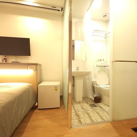 Oyo Hostel Myeongdong 2 Seoul Room photo