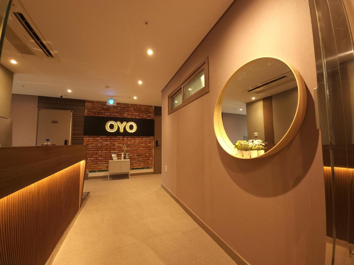 Oyo Hostel Myeongdong 2 Seoul Exterior photo