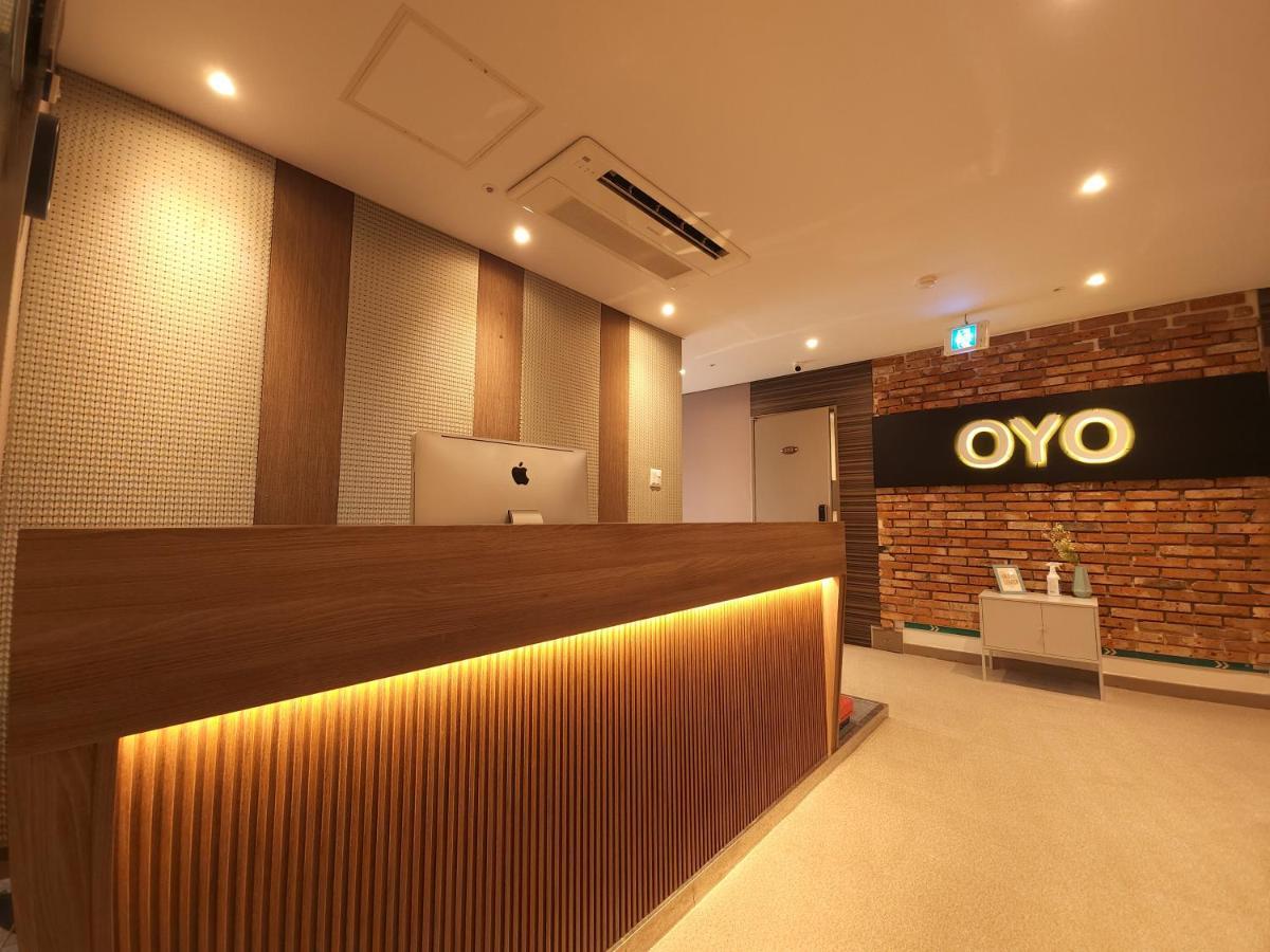 Oyo Hostel Myeongdong 2 Seoul Exterior photo