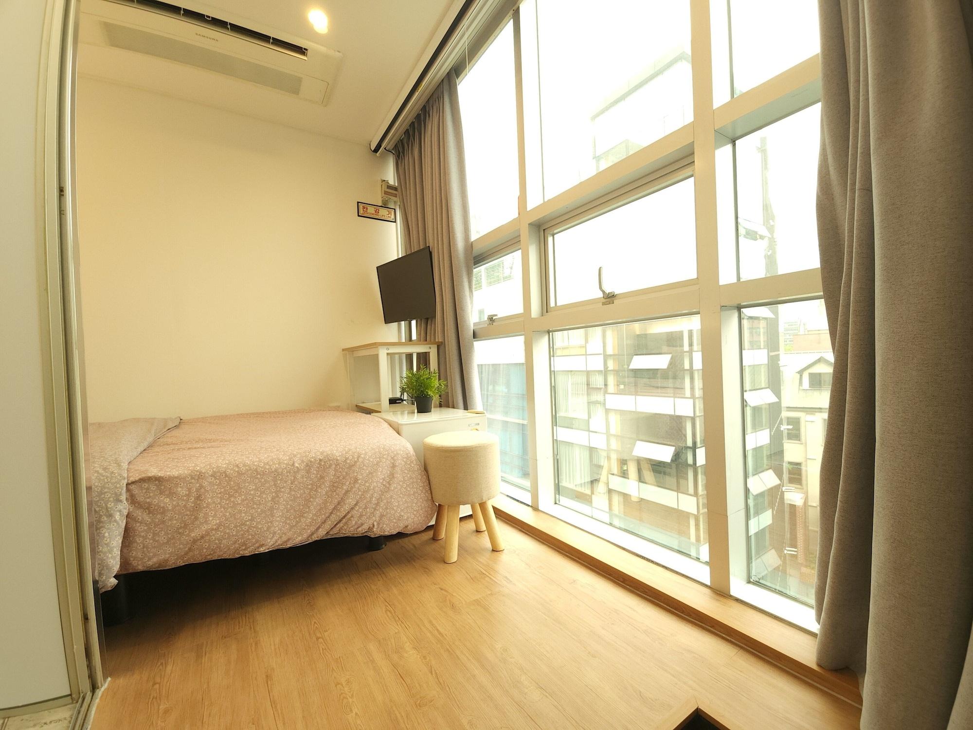 Oyo Hostel Myeongdong 2 Seoul Exterior photo