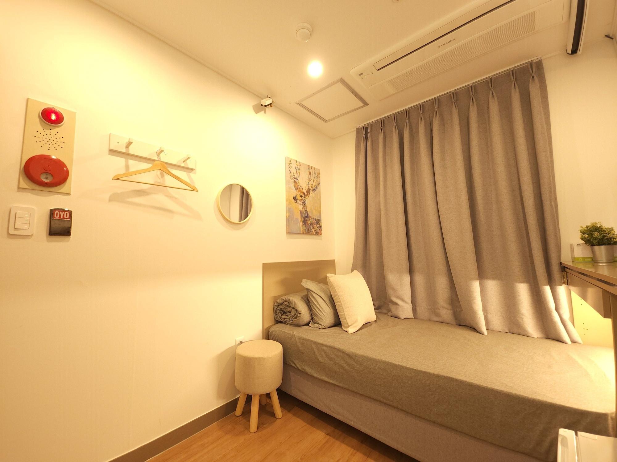 Oyo Hostel Myeongdong 2 Seoul Exterior photo