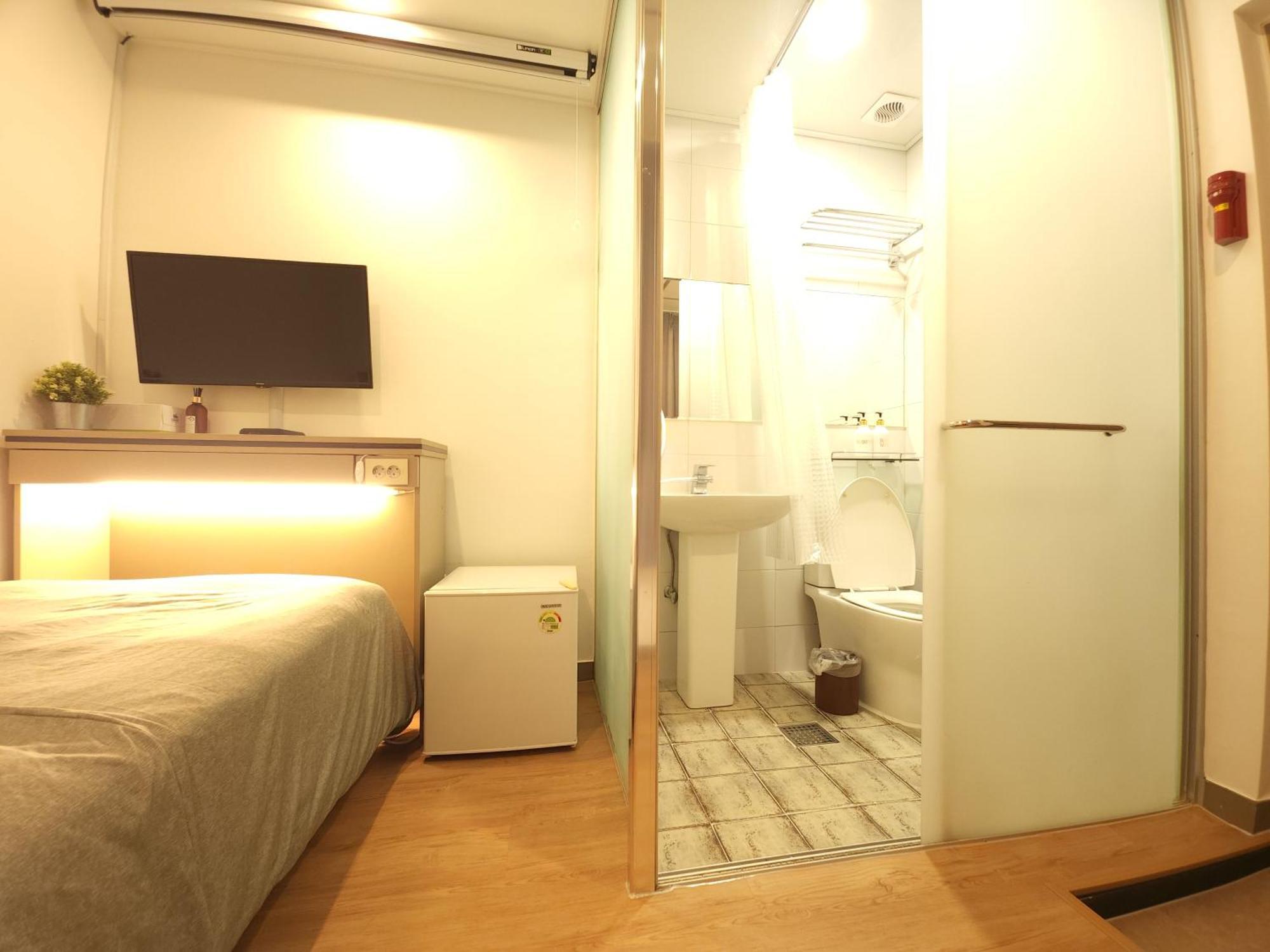 Oyo Hostel Myeongdong 2 Seoul Room photo